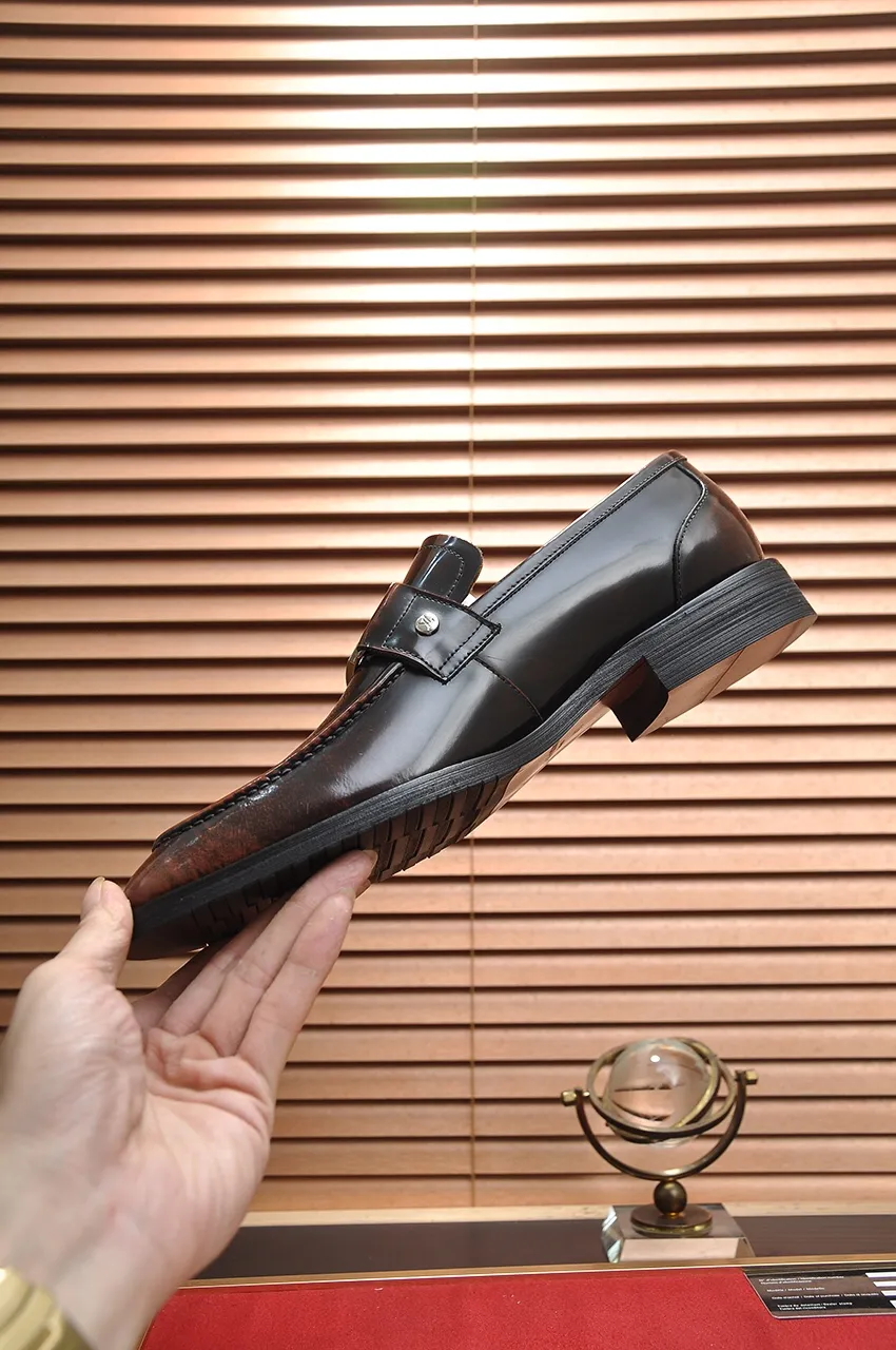 Men's men's shoes 💰500💶 [LV] (original single cowhide lining) 🍀LV's latest genuine leather business suit shoes are launched simultaneously on the official website. The first-layer cowhide imported from Italy is made of heavy gold, 💥official website 1:1 rubber outsole. Versatile to wear, high-end without losing class, and the color combination is extraordinary. This four-season style is alluring when worn on your feet, showing off your big-name flair. Standard code 38-45 (45 customized)